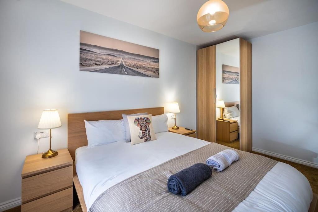 Reading 2-Bed Apartment & Parking Exterior photo