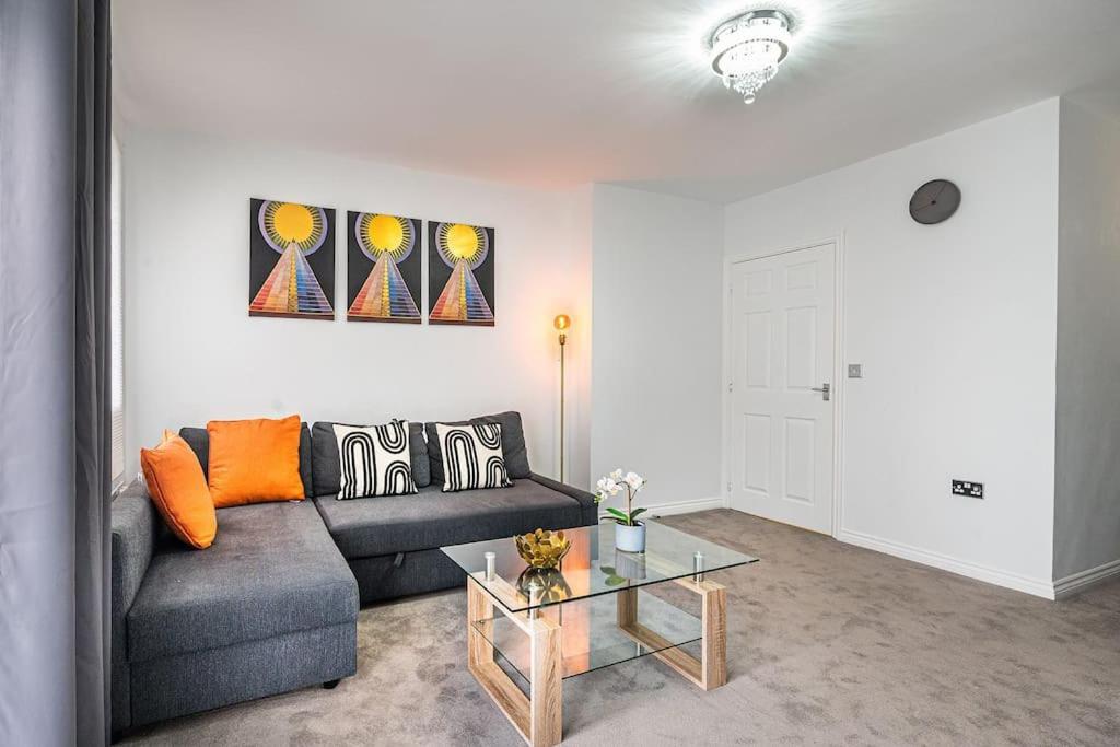 Reading 2-Bed Apartment & Parking Exterior photo