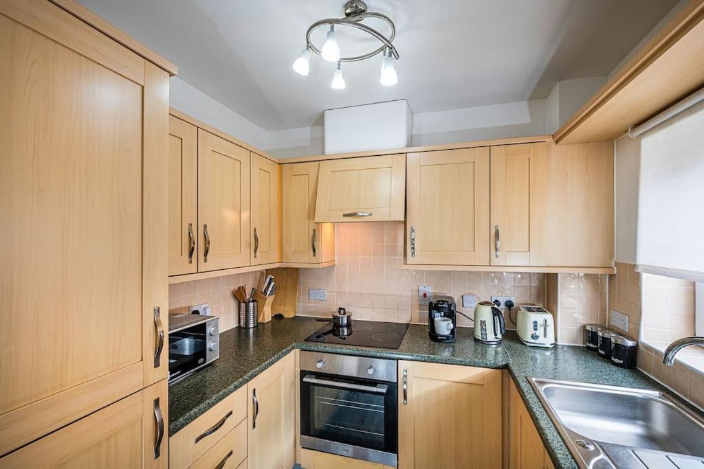 Reading 2-Bed Apartment & Parking Exterior photo