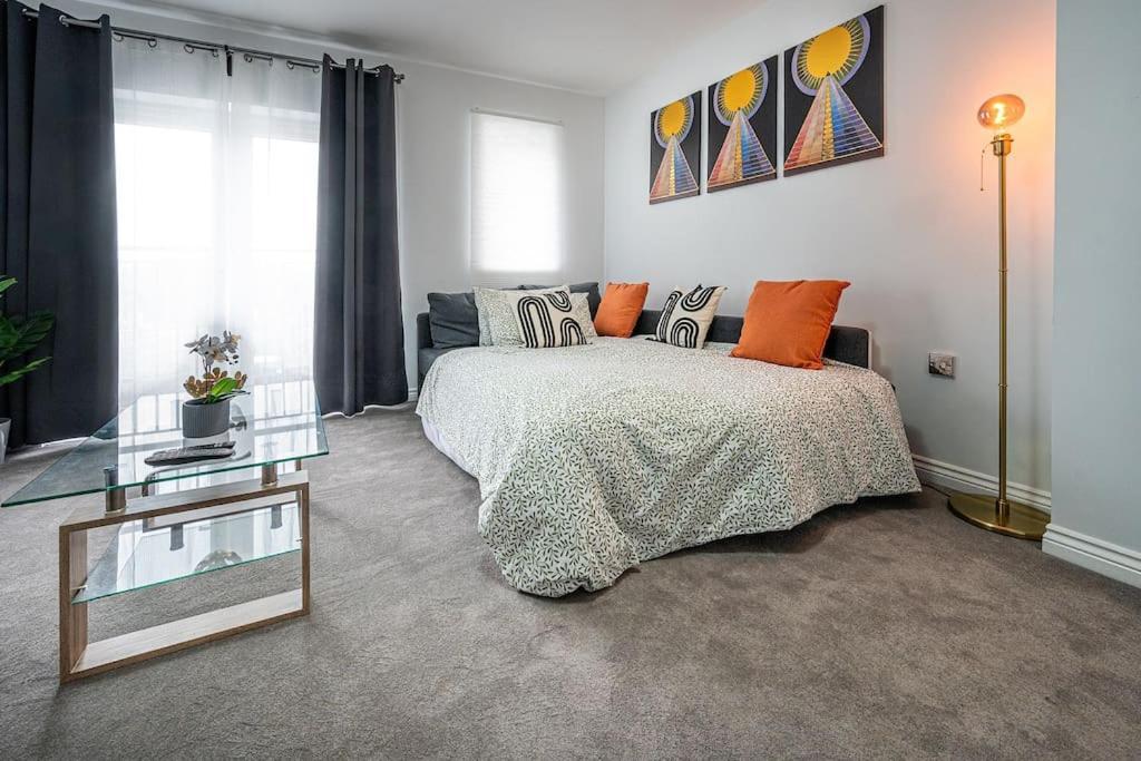 Reading 2-Bed Apartment & Parking Exterior photo